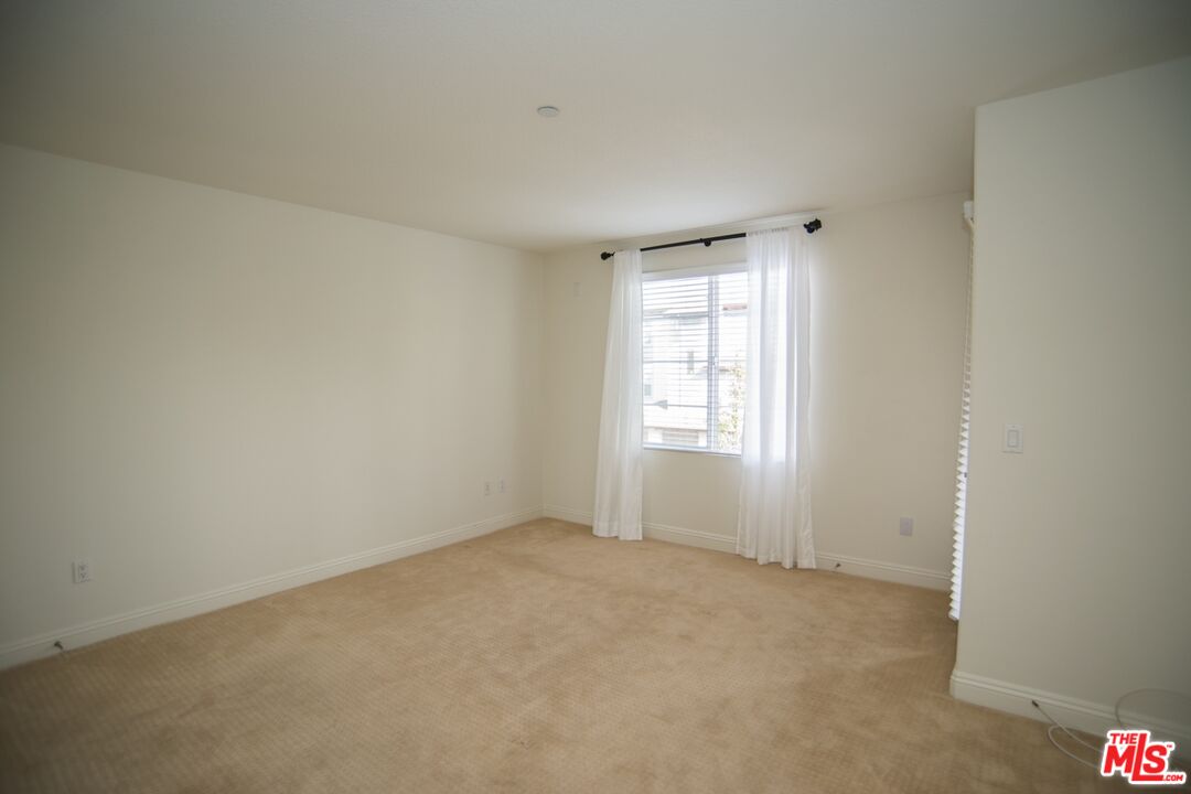 5831 Seawalk Dr Unit: 221
