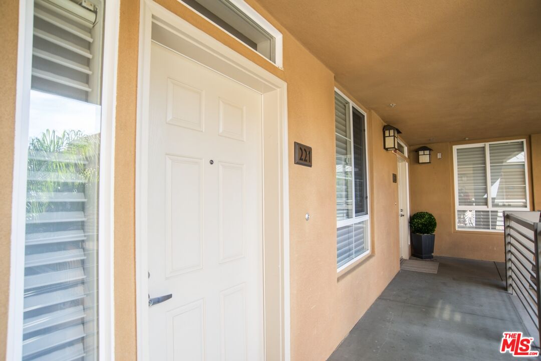 5831 Seawalk Dr Unit: 221