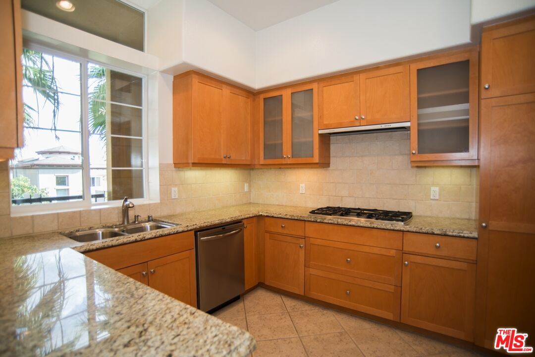 5831 Seawalk Dr Unit: 221