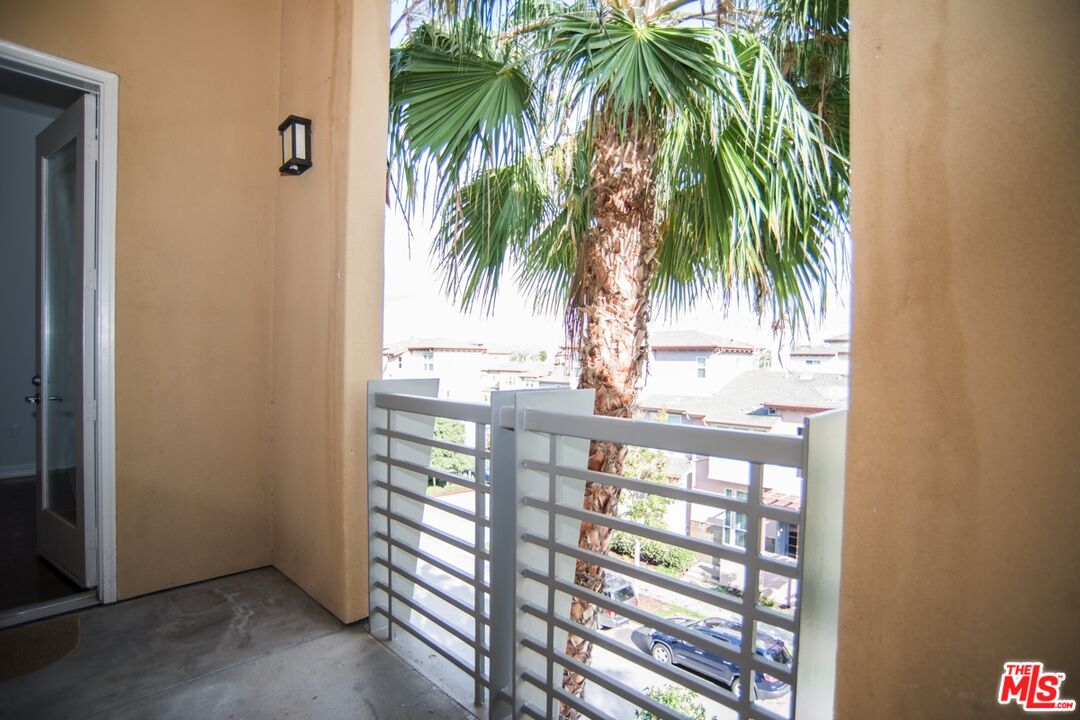 5831 Seawalk Dr Unit: 221
