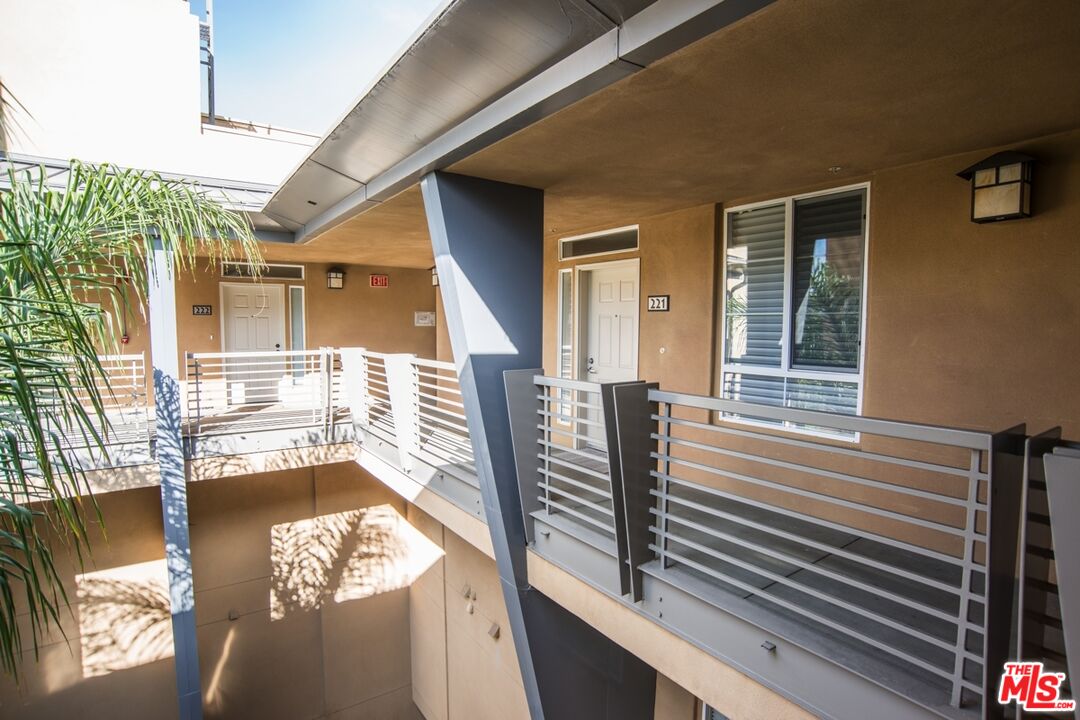 5831 Seawalk Dr Unit: 221