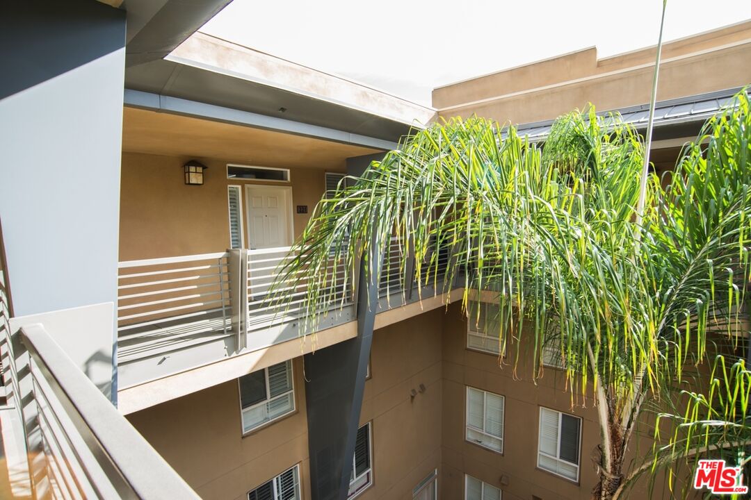 5831 Seawalk Dr Unit: 221