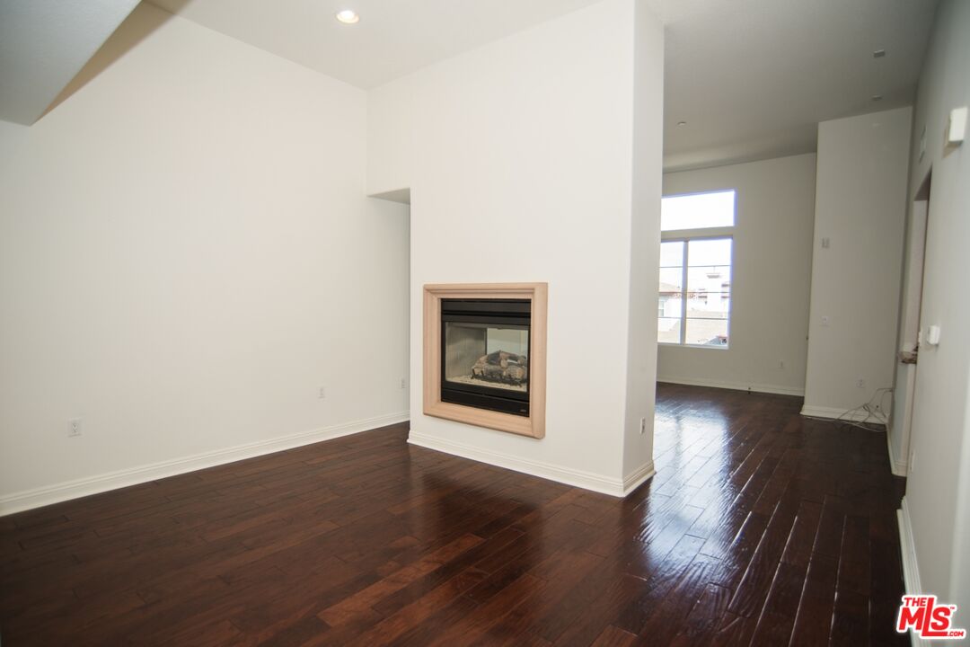 5831 Seawalk Dr Unit: 221