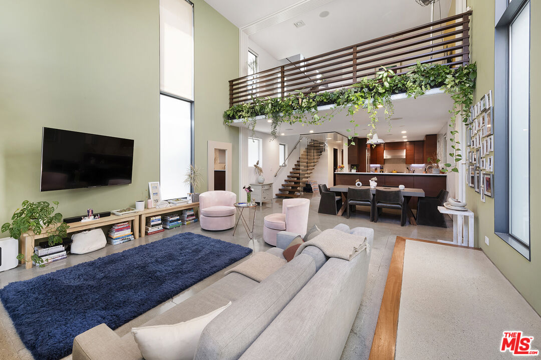 417 Venice Way