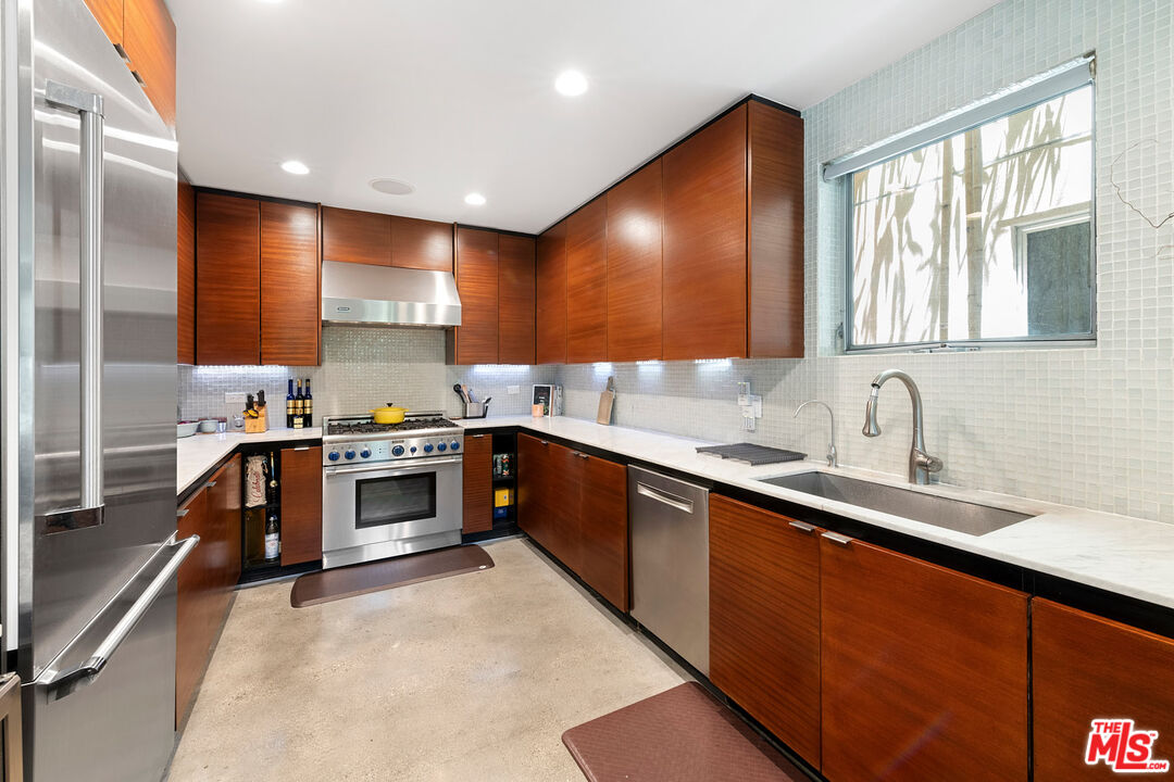 417 Venice Way