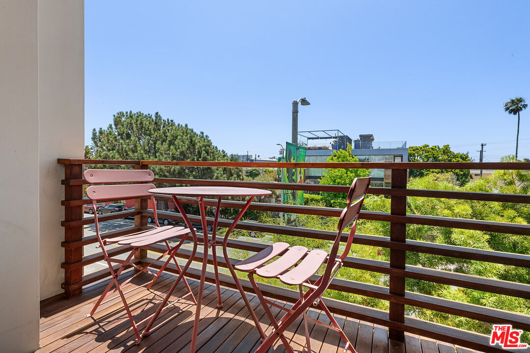 417 Venice Way