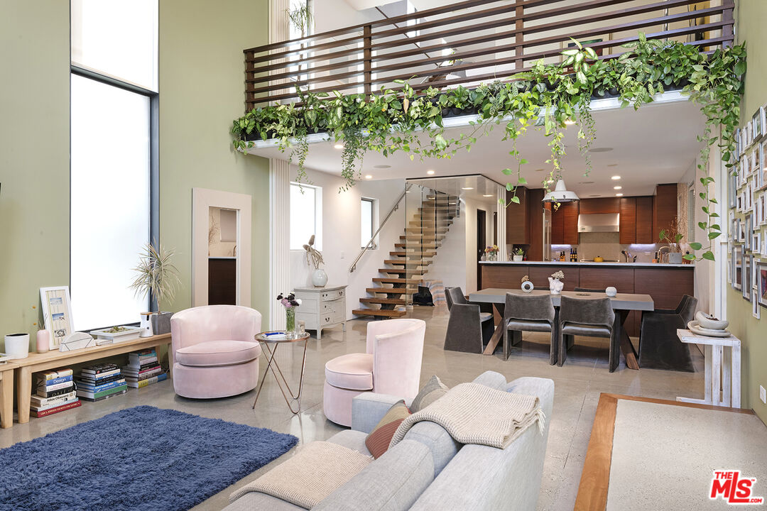 417 Venice Way