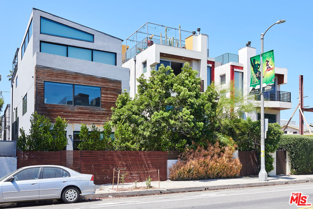 417 Venice Way