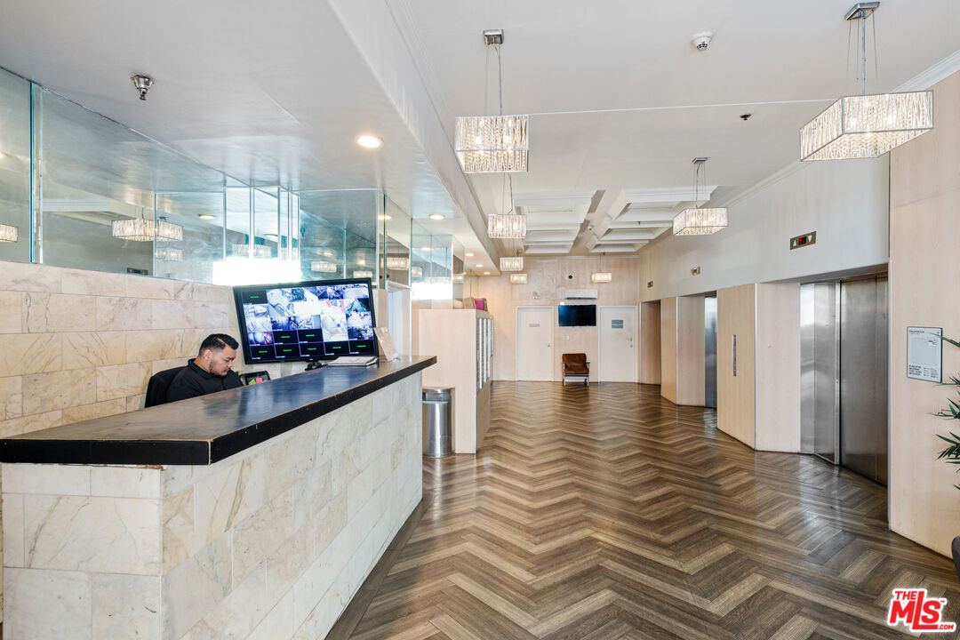 312 W 5th St Unit: 216