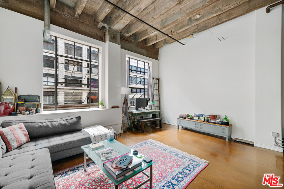 312 W 5th St Unit: 216