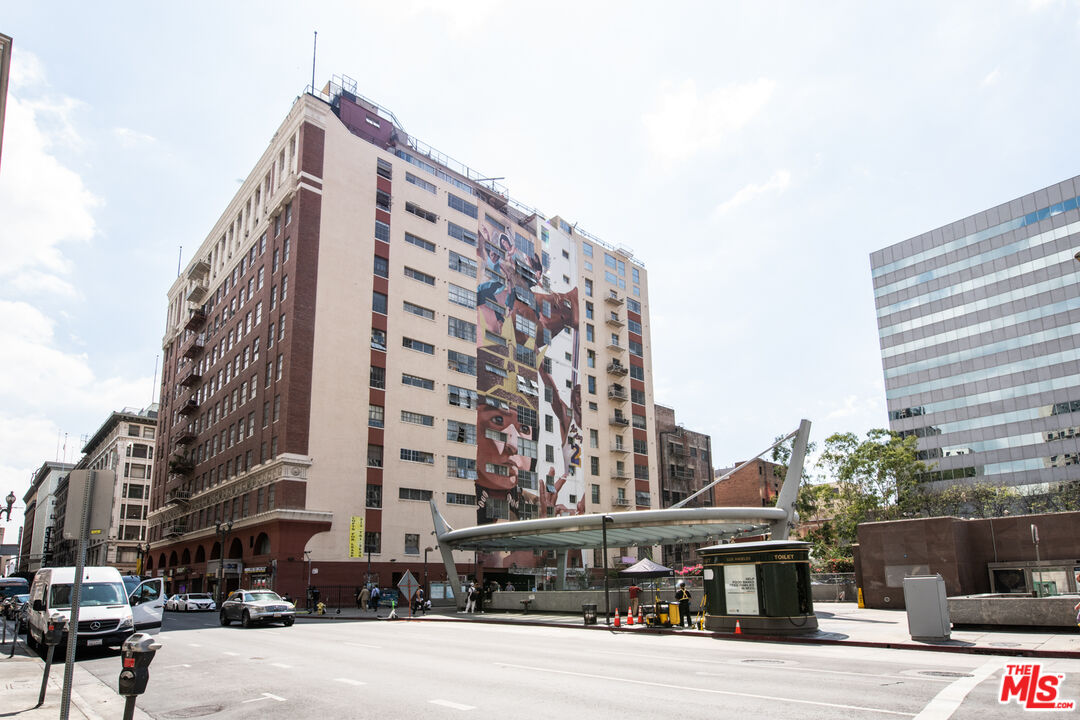 312 W 5th St Unit: 216