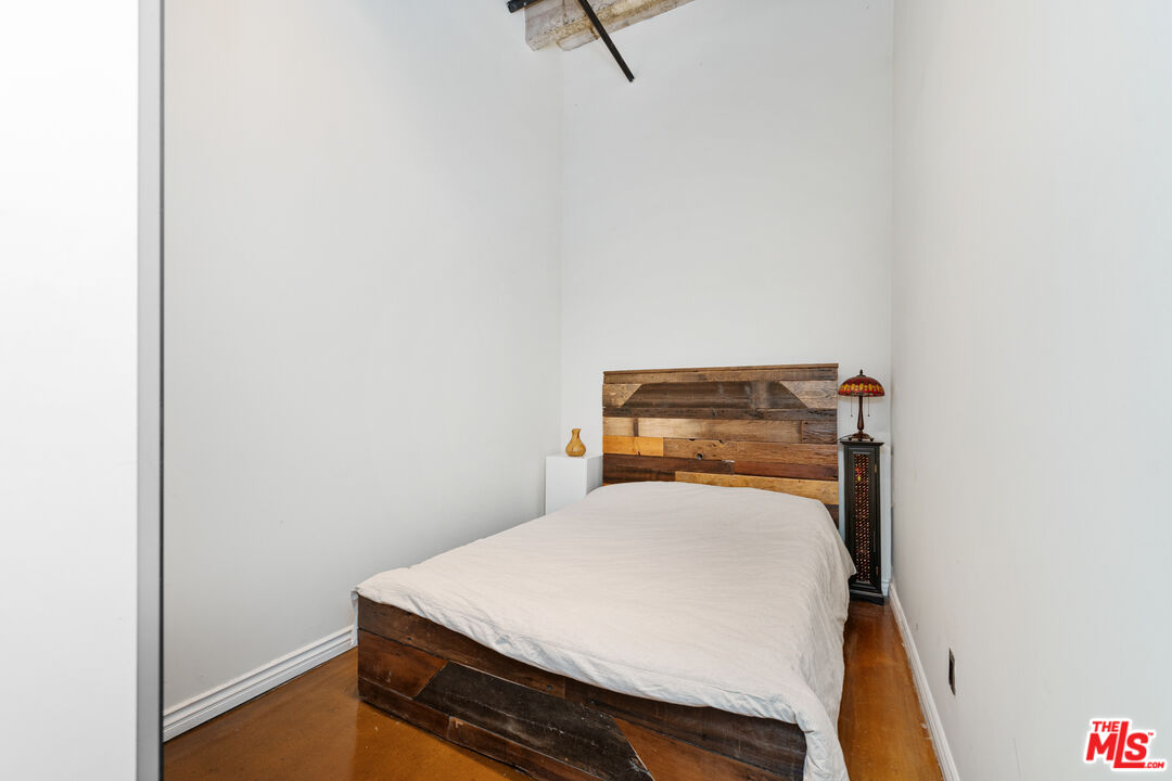 312 W 5th St Unit: 216