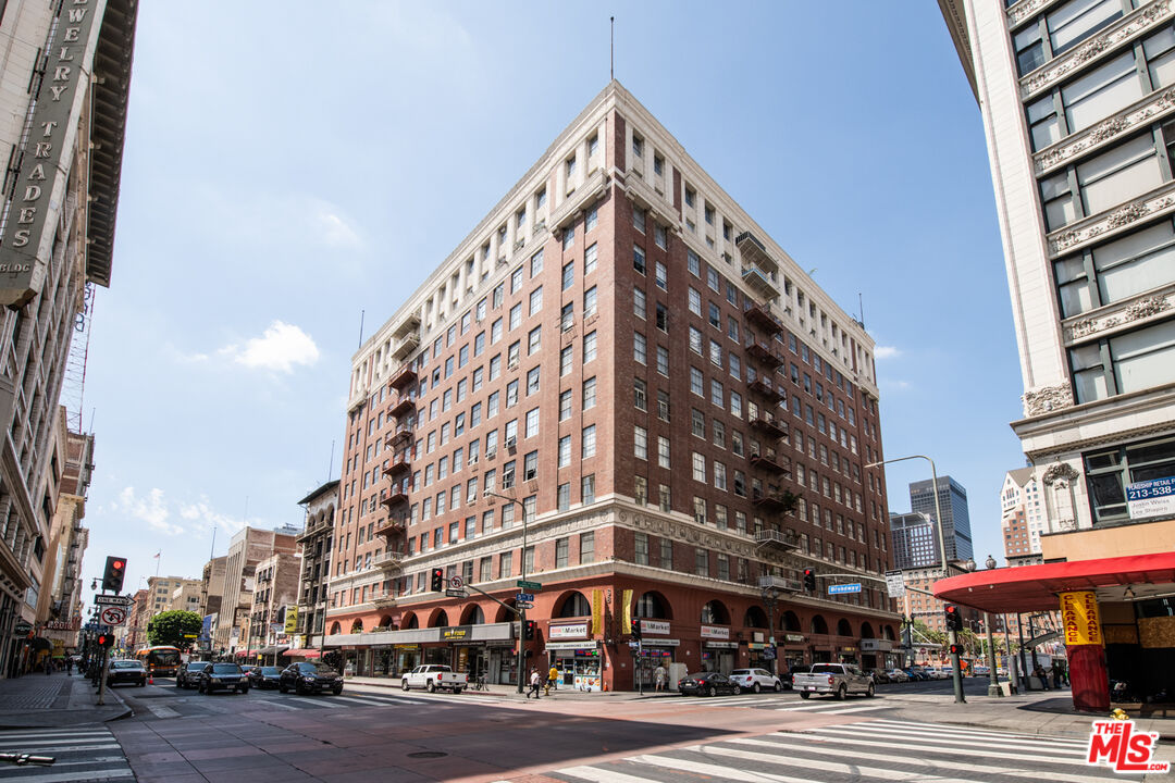 312 W 5th St Unit: 216