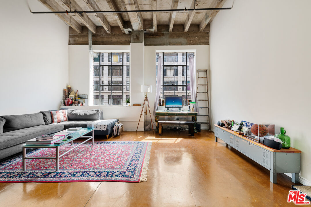 312 W 5th St Unit: 216