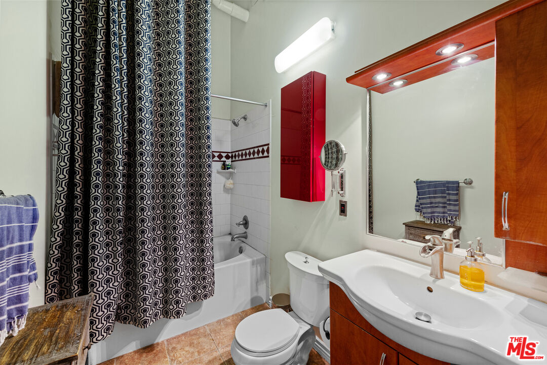 312 W 5th St Unit: 216