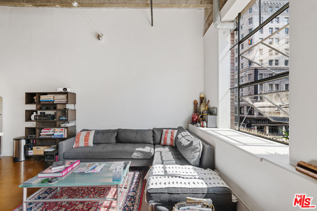 312 W 5th St Unit: 216