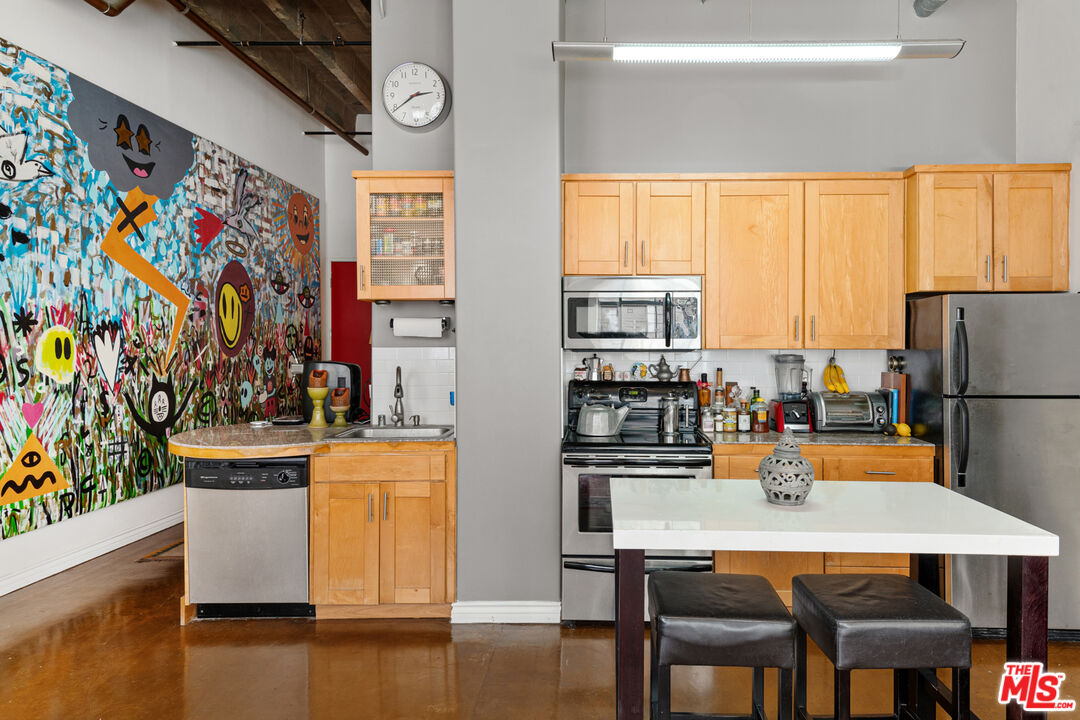 312 W 5th St Unit: 216