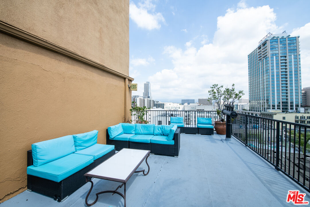 312 W 5th St Unit: 216