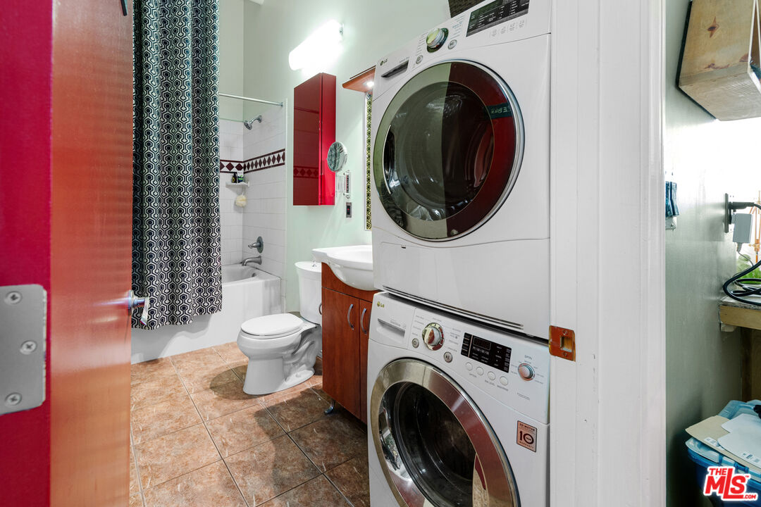 312 W 5th St Unit: 216