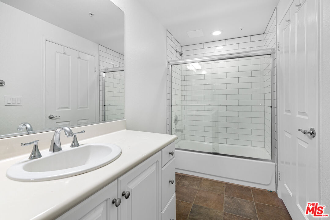 6020 Seabluff Dr Unit: 301