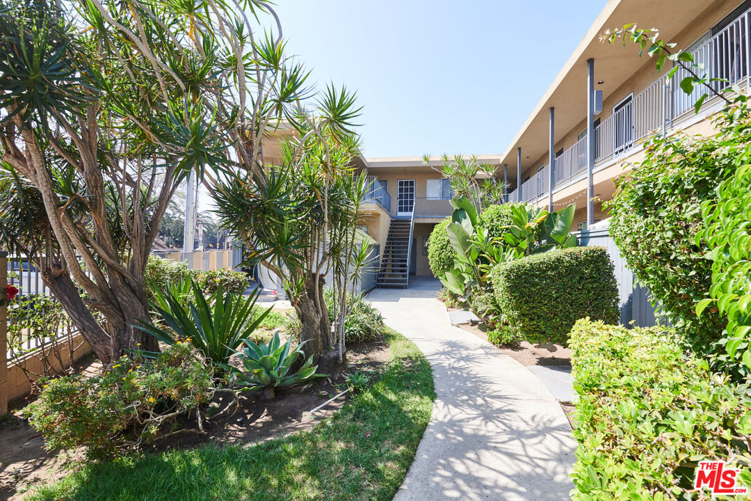 3355 S Canfield Ave Unit: 11
