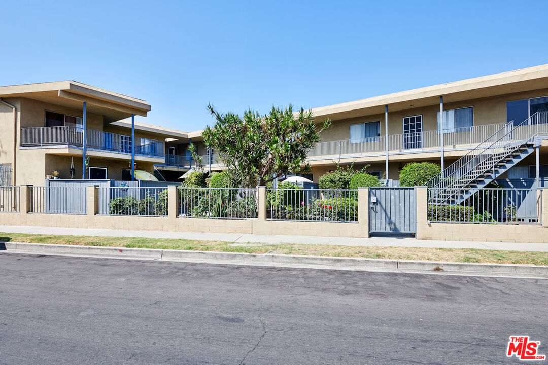 3355 S Canfield Ave Unit: 11