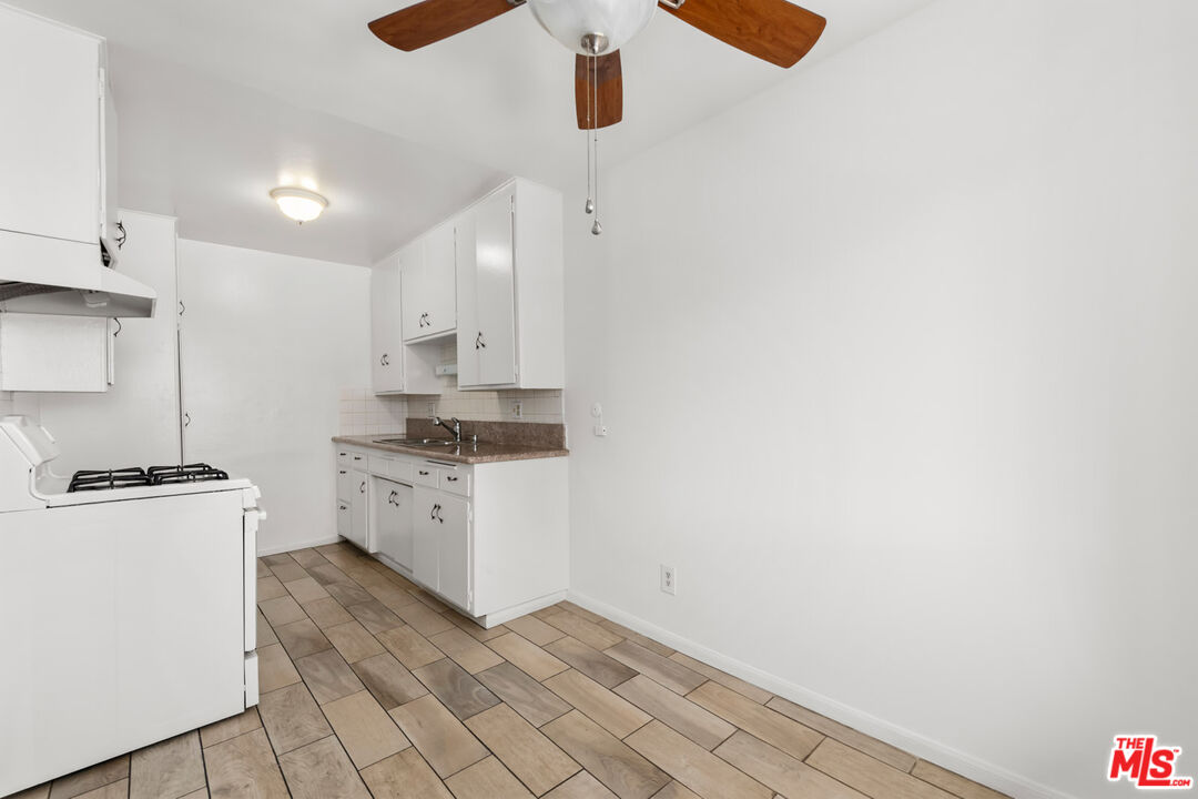 3355 S Canfield Ave Unit: 11