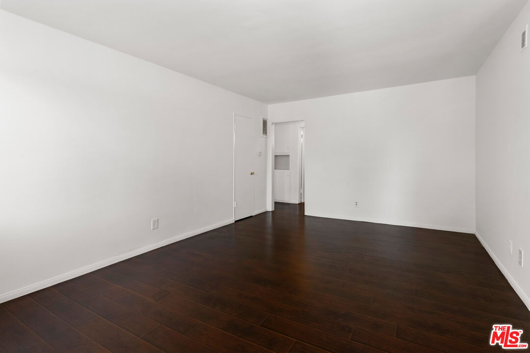 3355 S Canfield Ave Unit: 11