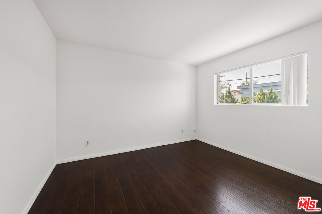 3355 S Canfield Ave Unit: 11
