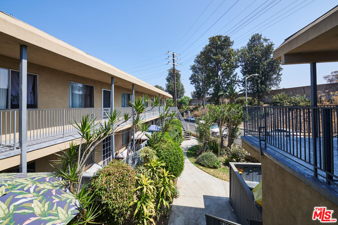 3355 S Canfield Ave Unit: 11