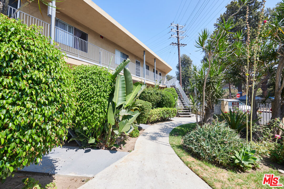 3355 S Canfield Ave Unit: 11