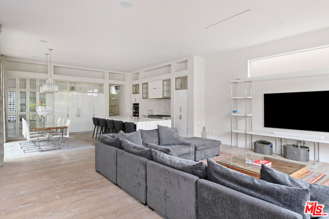 5904 Village Dr