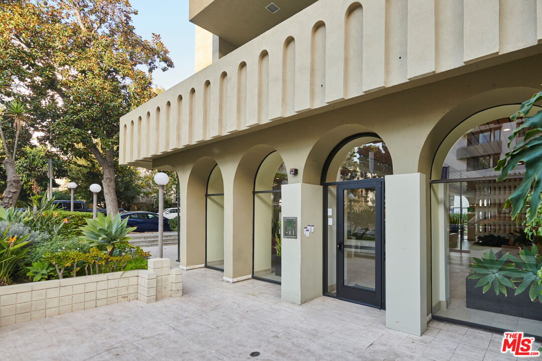 1300 Midvale Ave Unit: 408