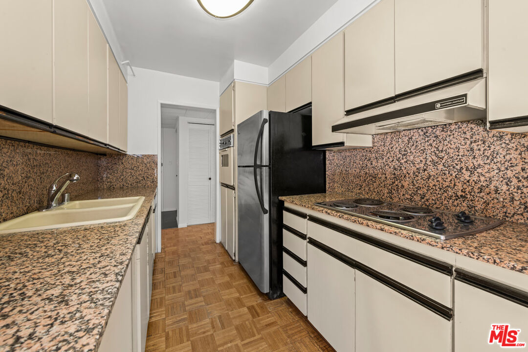 1300 Midvale Ave Unit: 408