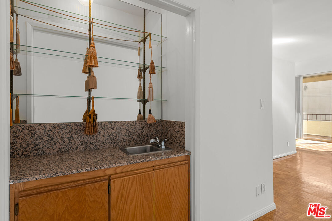 1300 Midvale Ave Unit: 408