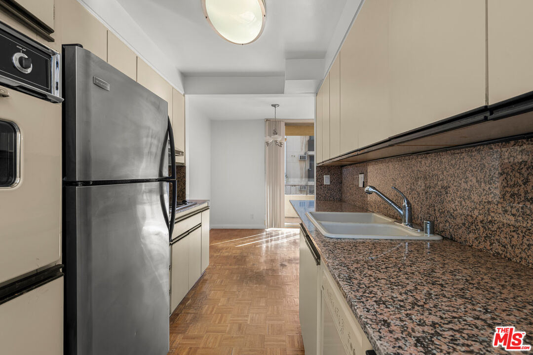 1300 Midvale Ave Unit: 408