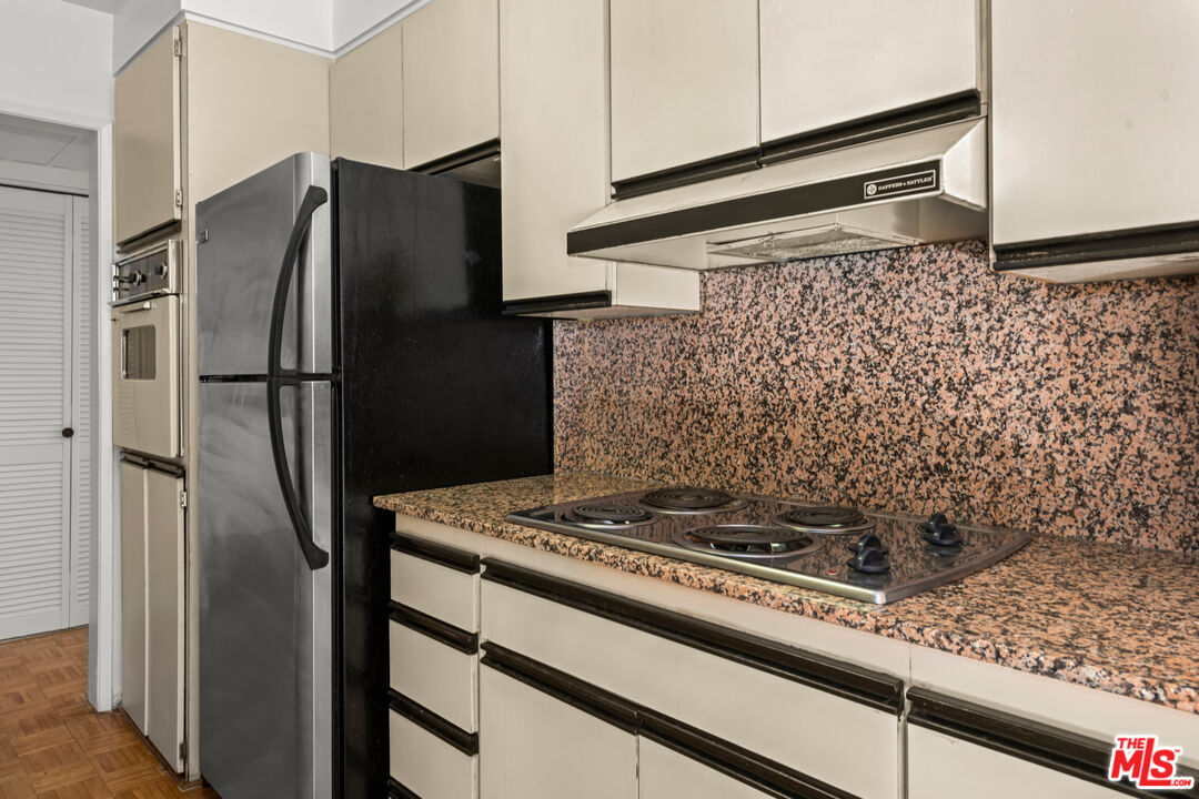 1300 Midvale Ave Unit: 408