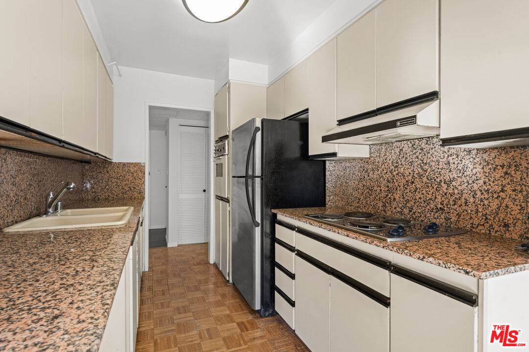 1300 Midvale Ave Unit: 408