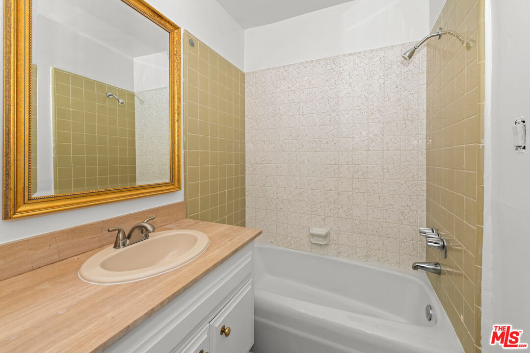 1300 Midvale Ave Unit: 408