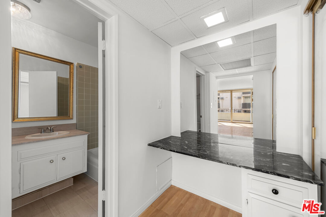 1300 Midvale Ave Unit: 408