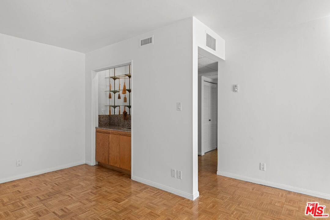 1300 Midvale Ave Unit: 408