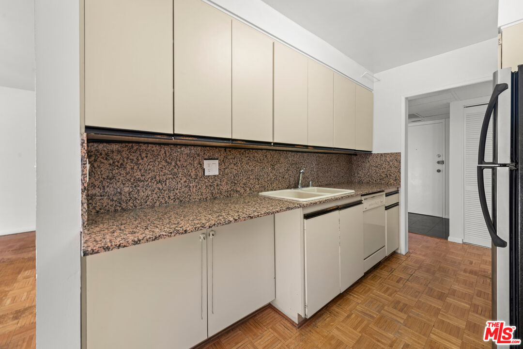 1300 Midvale Ave Unit: 408