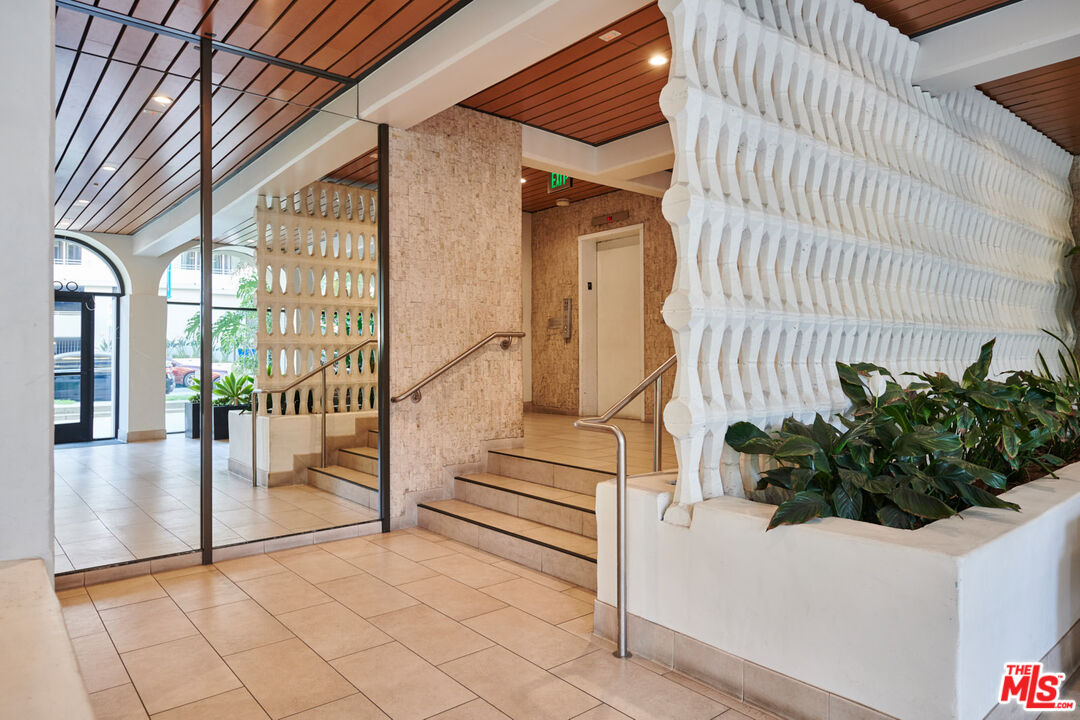 1300 Midvale Ave Unit: 408