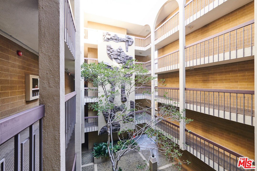 1300 Midvale Ave Unit: 408