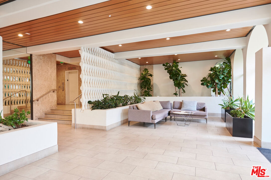 1300 Midvale Ave Unit: 408