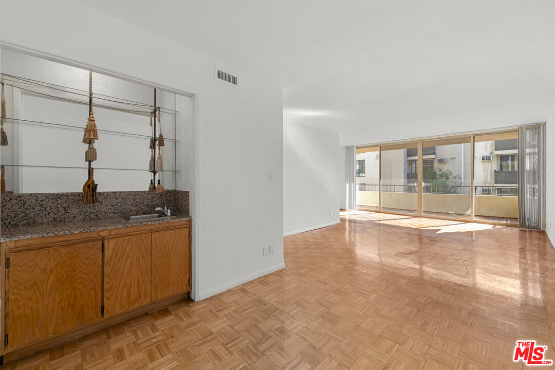 1300 Midvale Ave Unit: 408