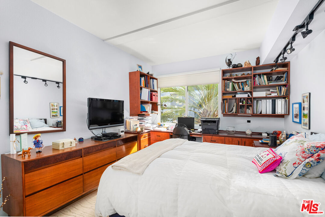 13200 Pacific Prome Unit: 322