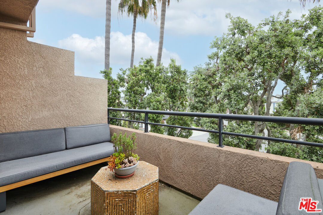 1200 Pacific Coast Hwy Unit: 305