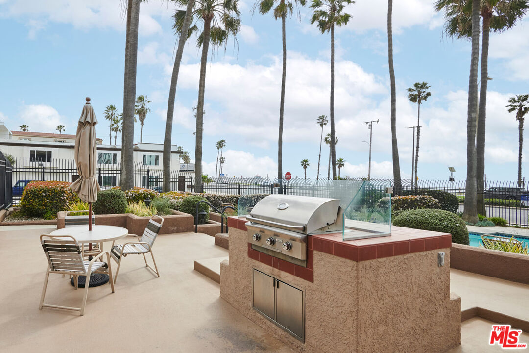 1200 Pacific Coast Hwy Unit: 305