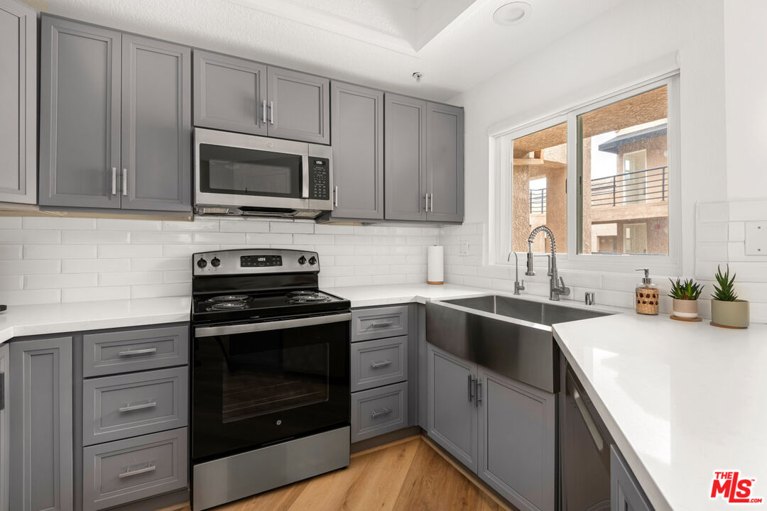 1200 Pacific Coast Hwy Unit: 305